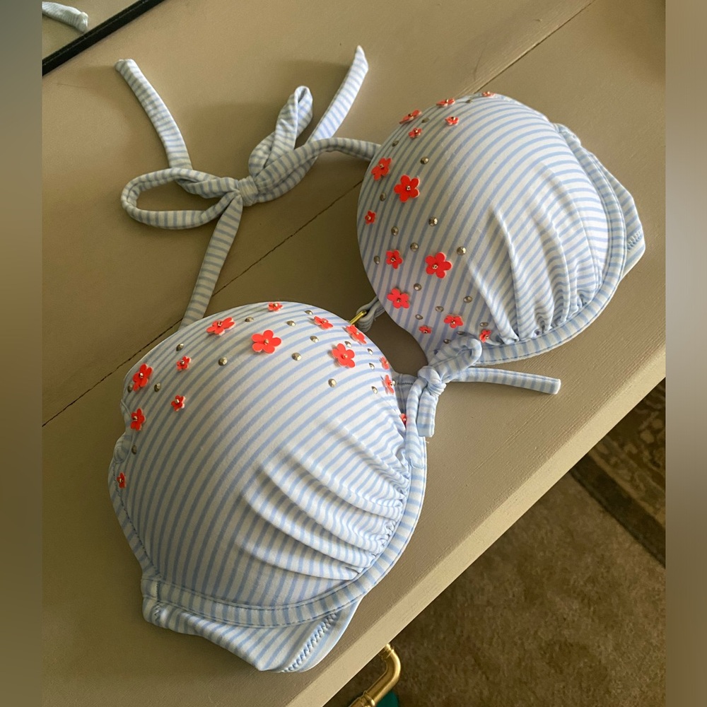 Victoria’s Secret Bikini Top - 34C + Like New